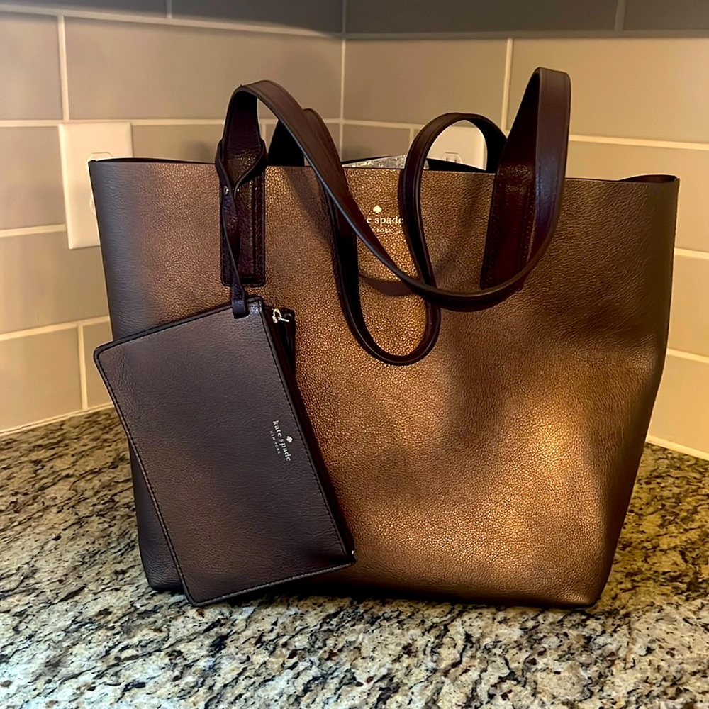 Kate Spade Tote with wristlet. Make a statement! Like New without tags.